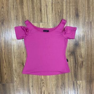 Beautiful 80s vibe off the shoulder top.